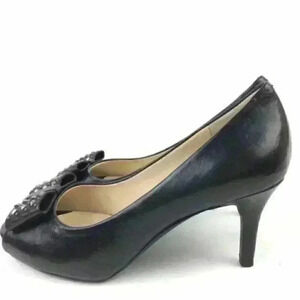 New Nurture Heels Sz 7.5 Leather Studded Bow Peep